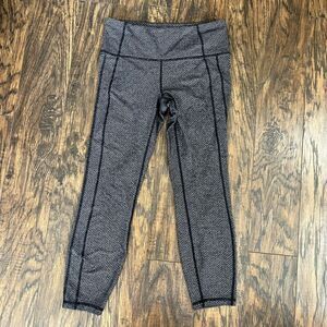 Athleta Criss Cross Power Up 7/8 Herringbone Pattern Leggings Sz M